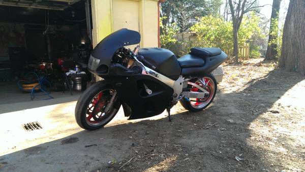 1998 Suzuki gsxr 750 built 2200 or trade