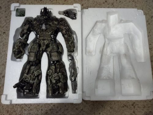 Unique toys UT R-05 DOTM Megatron Desperado Battle Damaged Transforming Figure