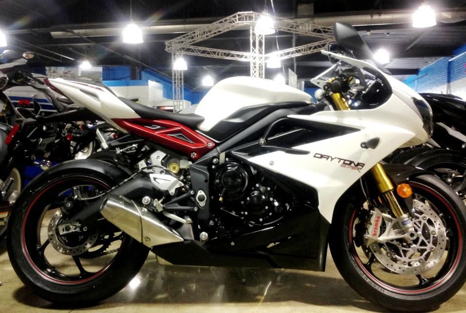 2013 triumph daytona 675r  sportbike 