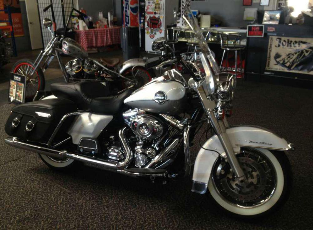 2009 harley-davidson flhrc road king classic  touring 