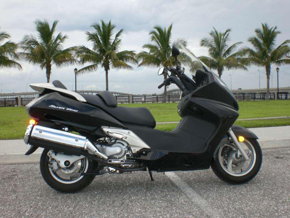 2011 honda silver wing (fsc600 abs)  scooter 