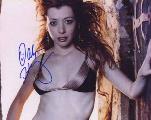 Alyson Hannigan - Actress - Signed Photo - COA (16404)