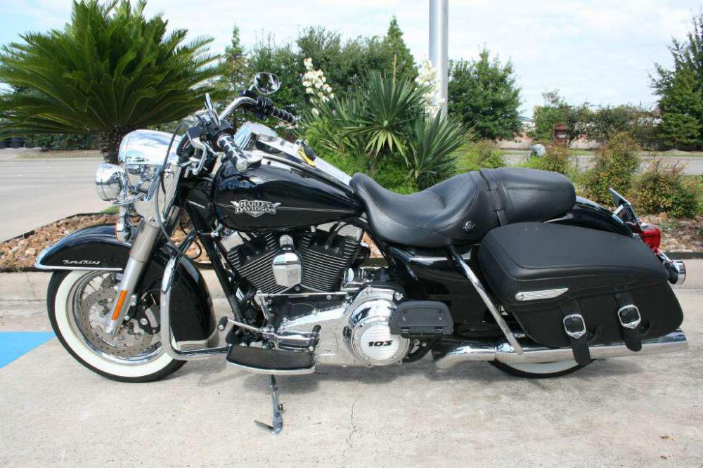 2011 harley-davidson flhrc road king classic  touring 