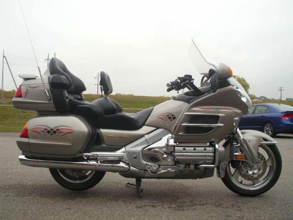 2002 honda gold wing  touring 