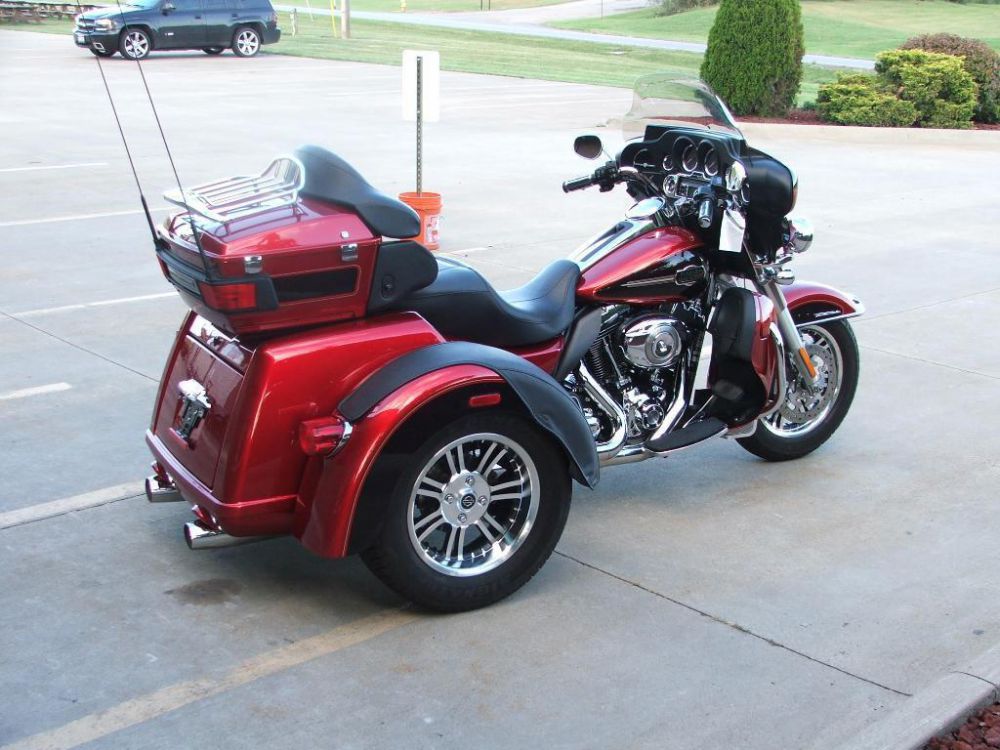 2012 harley-davidson flhtcutg tri glide ultra classic  trike 