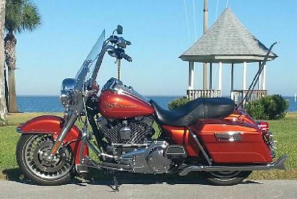 2011 harley davidson road king $15,250