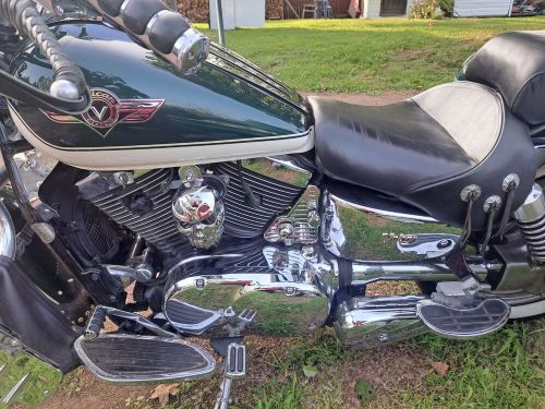 2004 kawasaki 1500 vulcan in excellent shape over $6000 ,in accessories and chro
