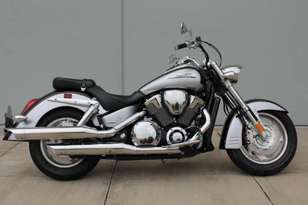 2006 honda vtx1800r retro cruiser (vtx1800r)  cruiser 