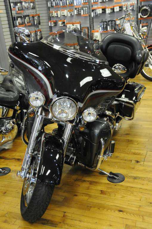 2006 harley-davidson flhtcuse screamin eagle ultra classic  touring 