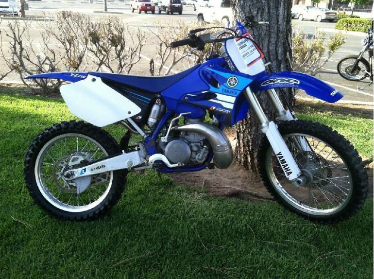 2002 yamaha yz250  dirt bike 