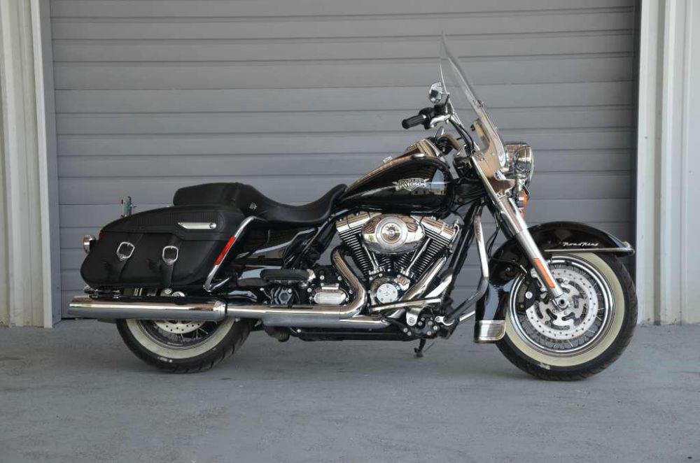 2011 harley-davidson flhrc road king classic  touring 