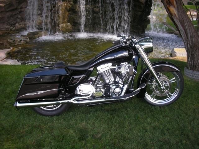 Used 2004 harley-davidson road king for sale.