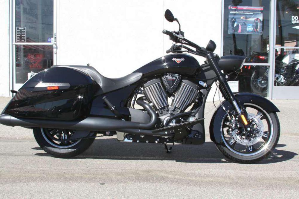 2014 victory cross roads 8-ball  touring 